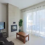 فيلة V4, Jardins Branqueira7 Near Beach,